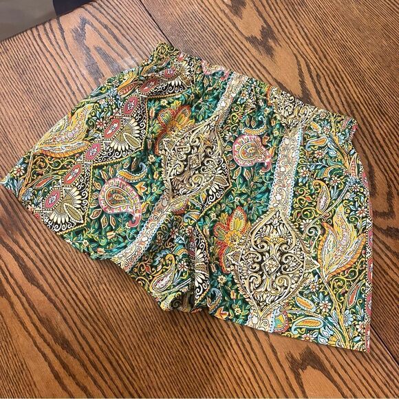 Paisley Print Tie Front Shorts Size 10/L Black, Green, Multicolor - Picture 8 of 10